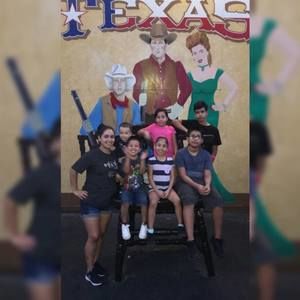 Meet your Posher, Dariela